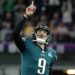 Foles points to the Lord